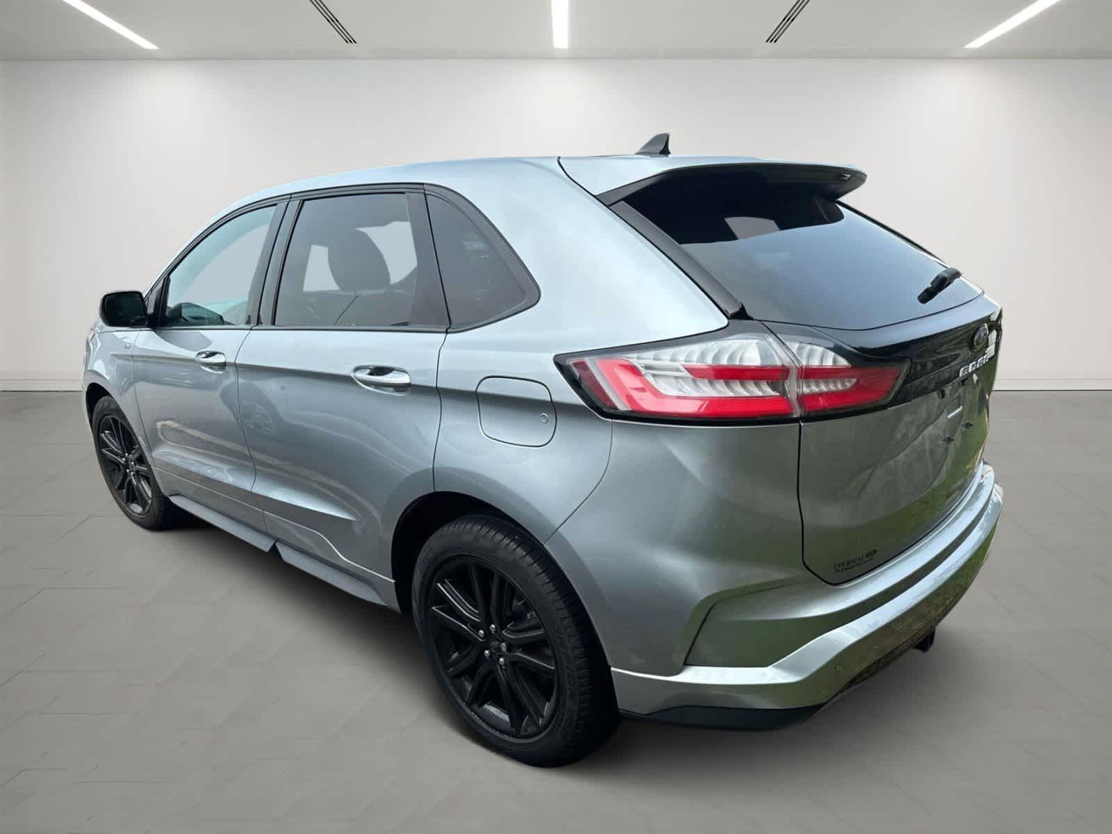 2022 Ford Edge ST-Line 2