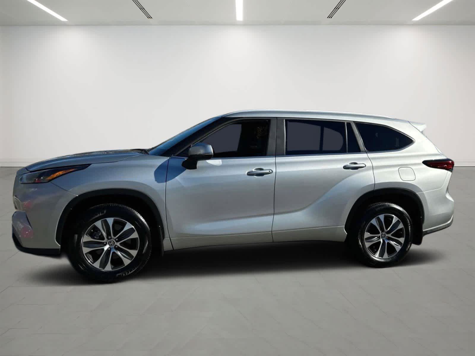 2023 Toyota Highlander XLE 2