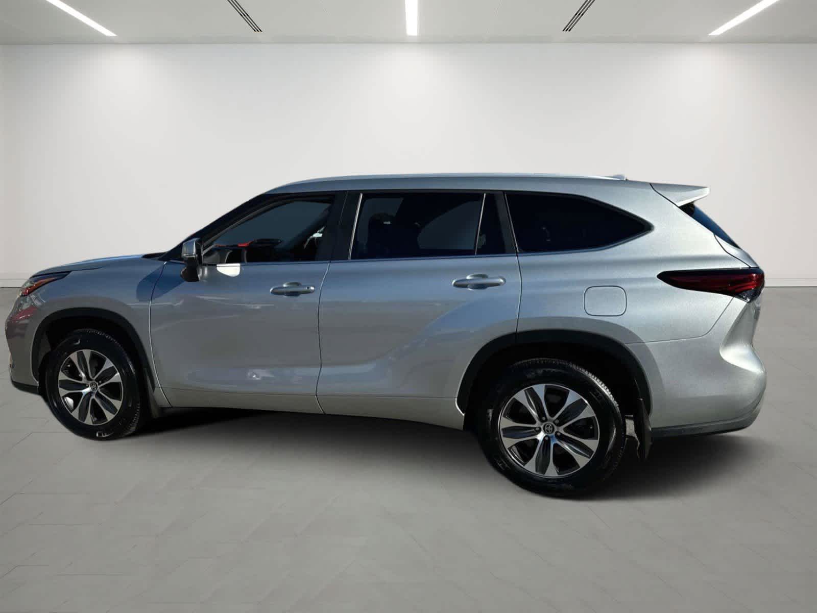 2023 Toyota Highlander XLE 3