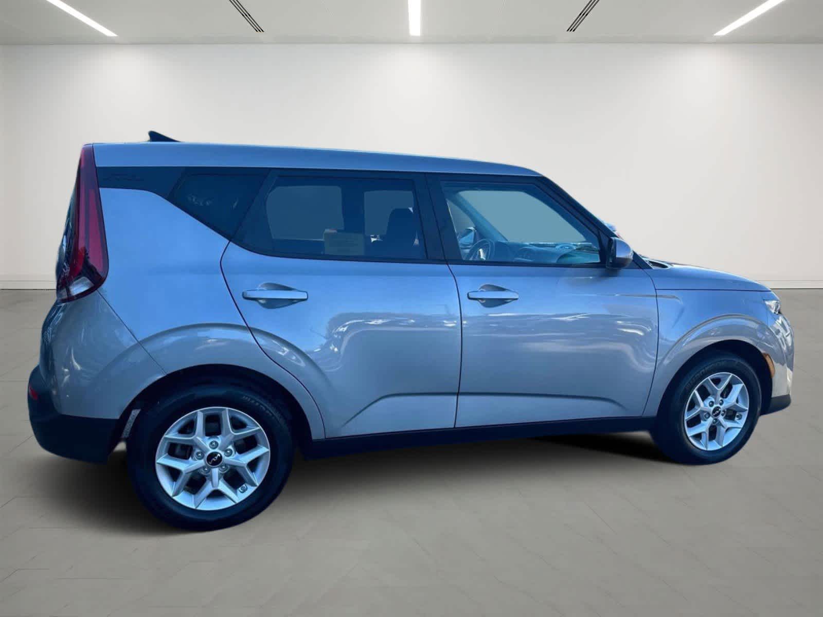 2022 Kia Soul LX 4