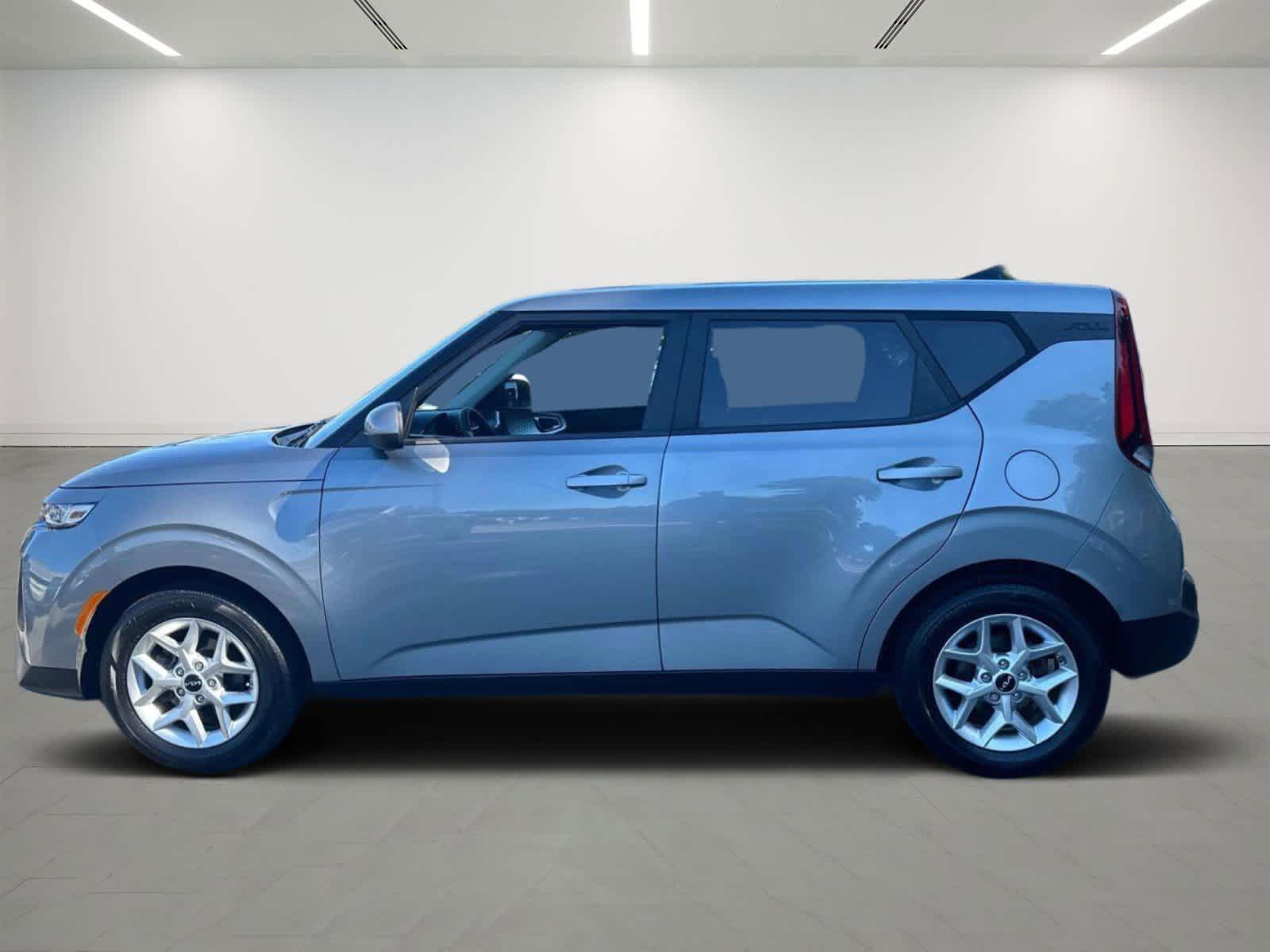 2022 Kia Soul LX 2