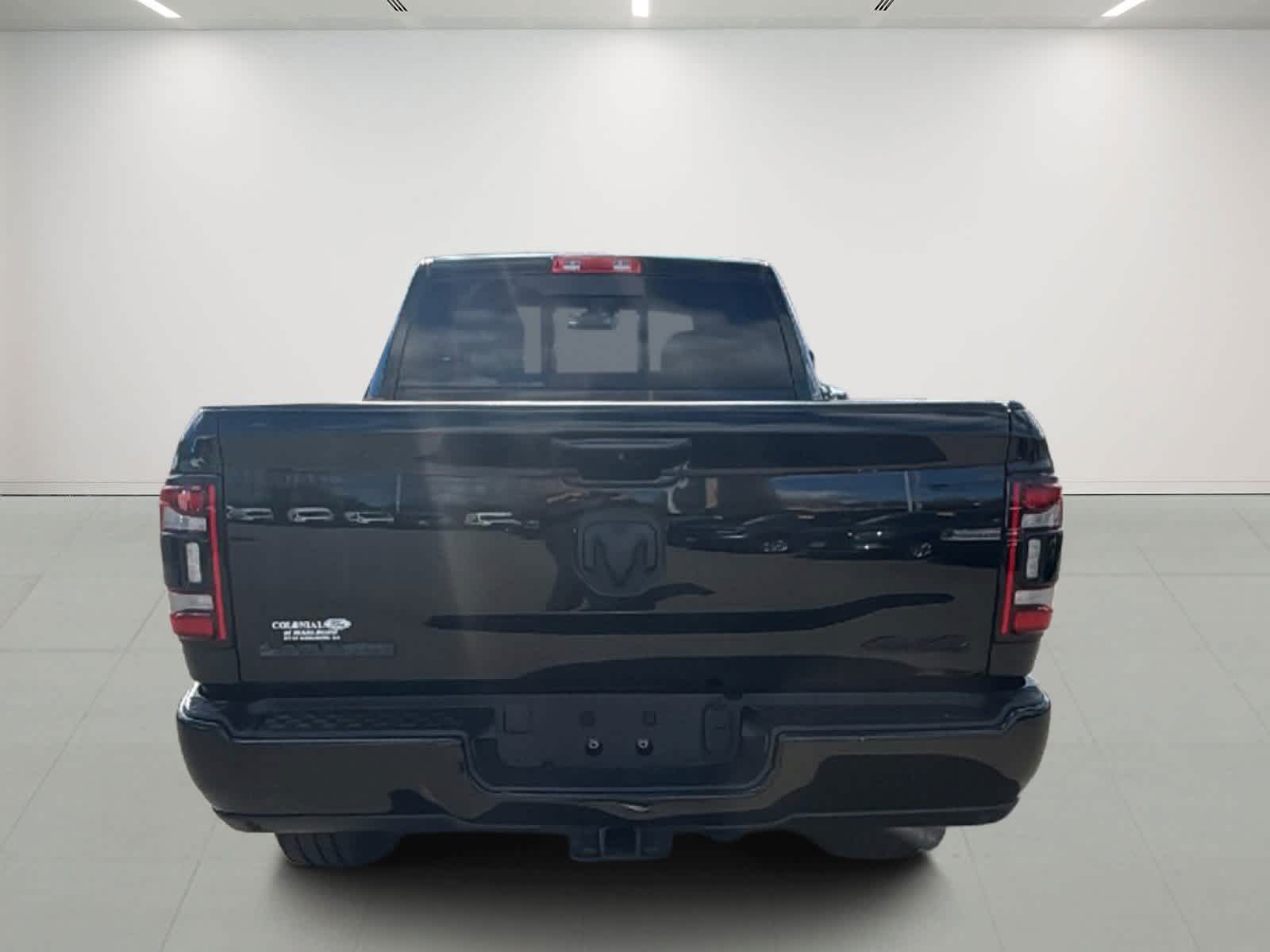 View vehicle photo 4