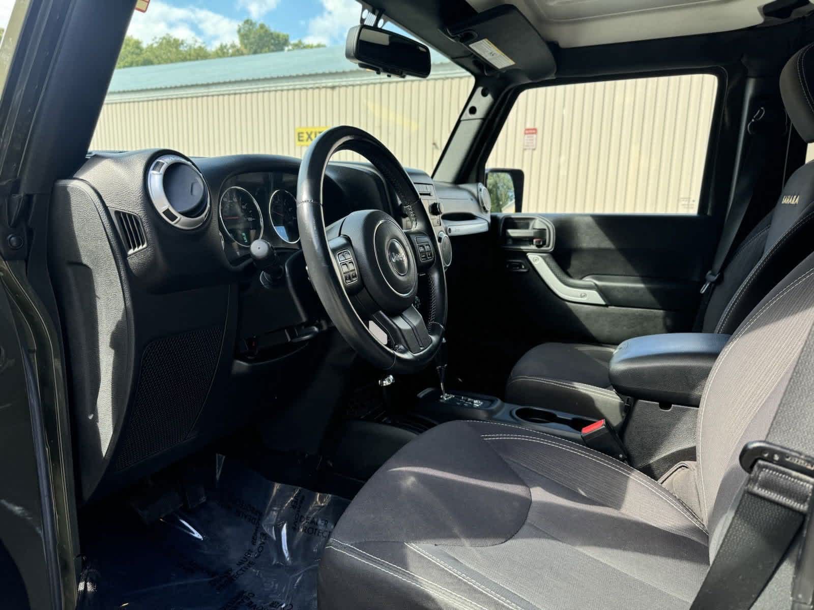 2015 Jeep Wrangler Unlimited Sahara 8