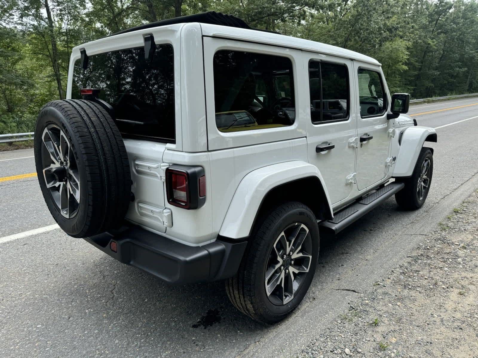 2024 Jeep Wrangler Sahara 4