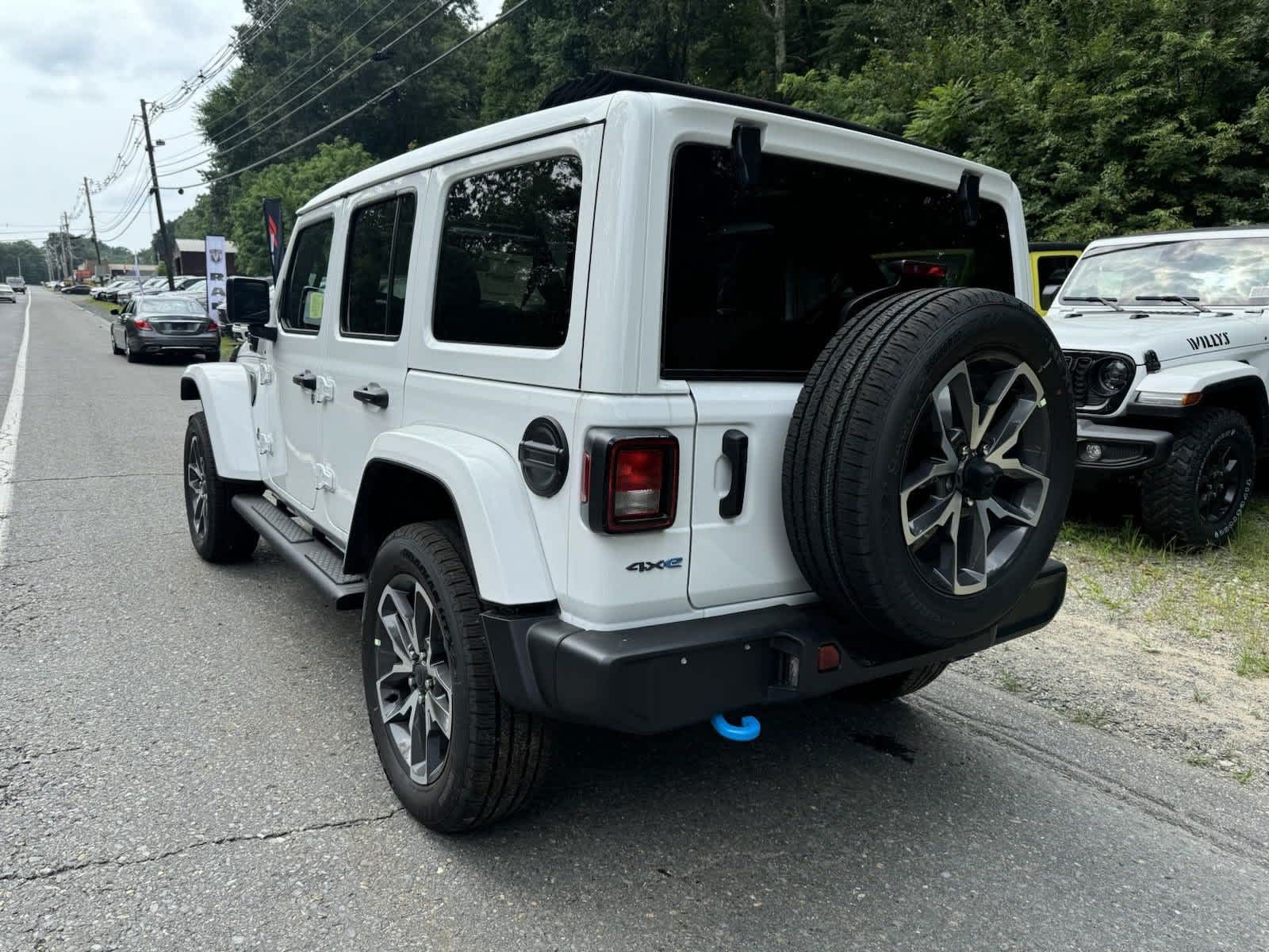 2024 Jeep Wrangler Sahara 2