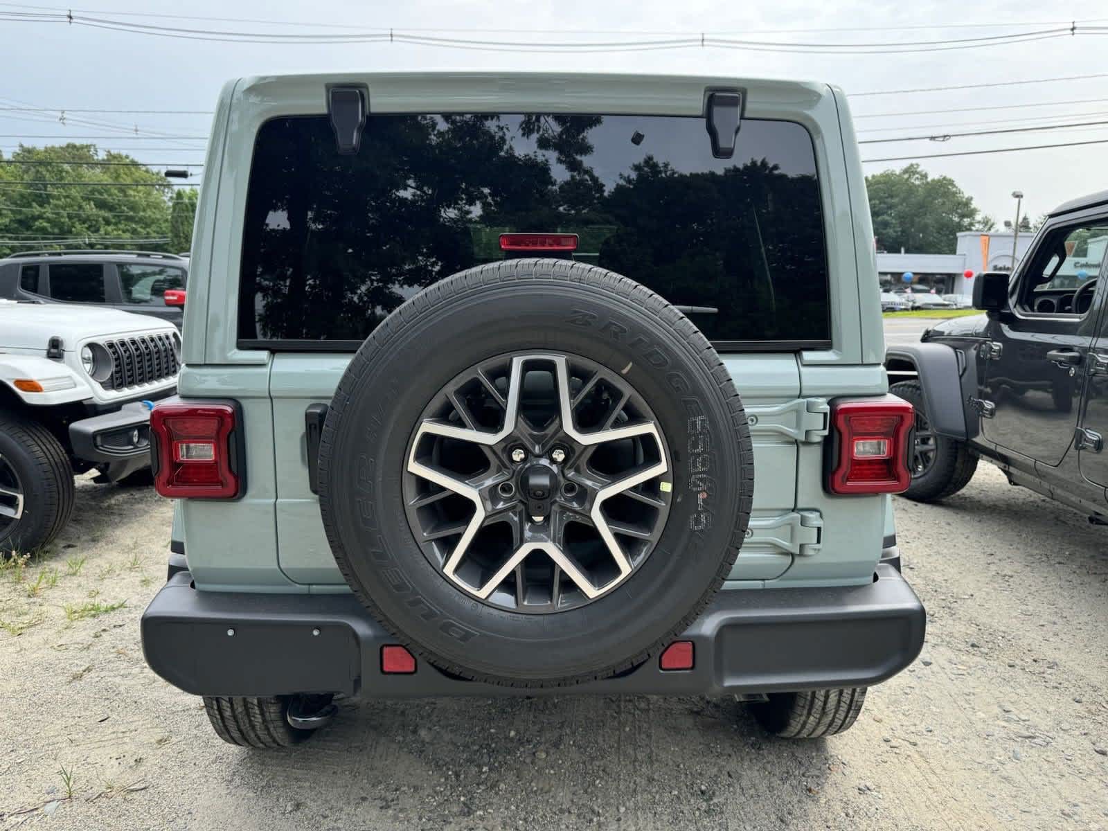 2024 Jeep Wrangler Sahara 3