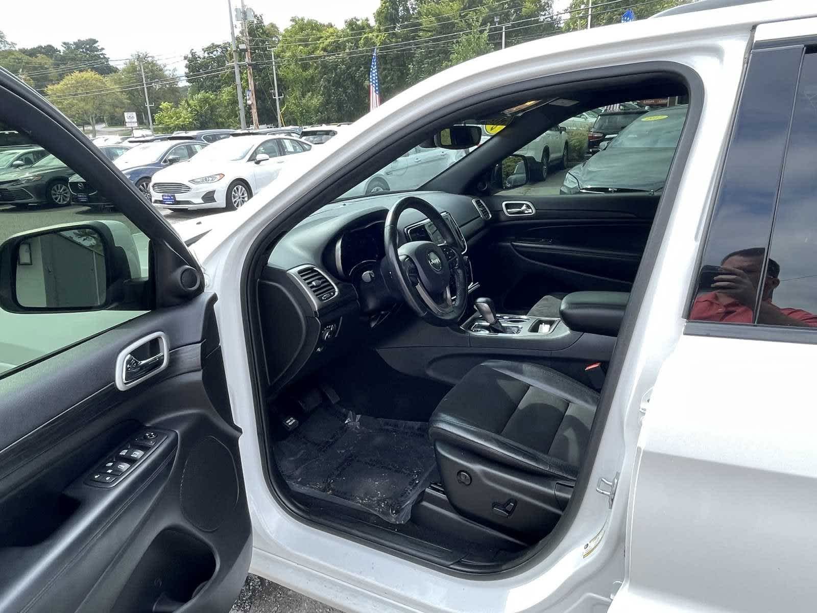 2020 Jeep Grand Cherokee Altitude 9