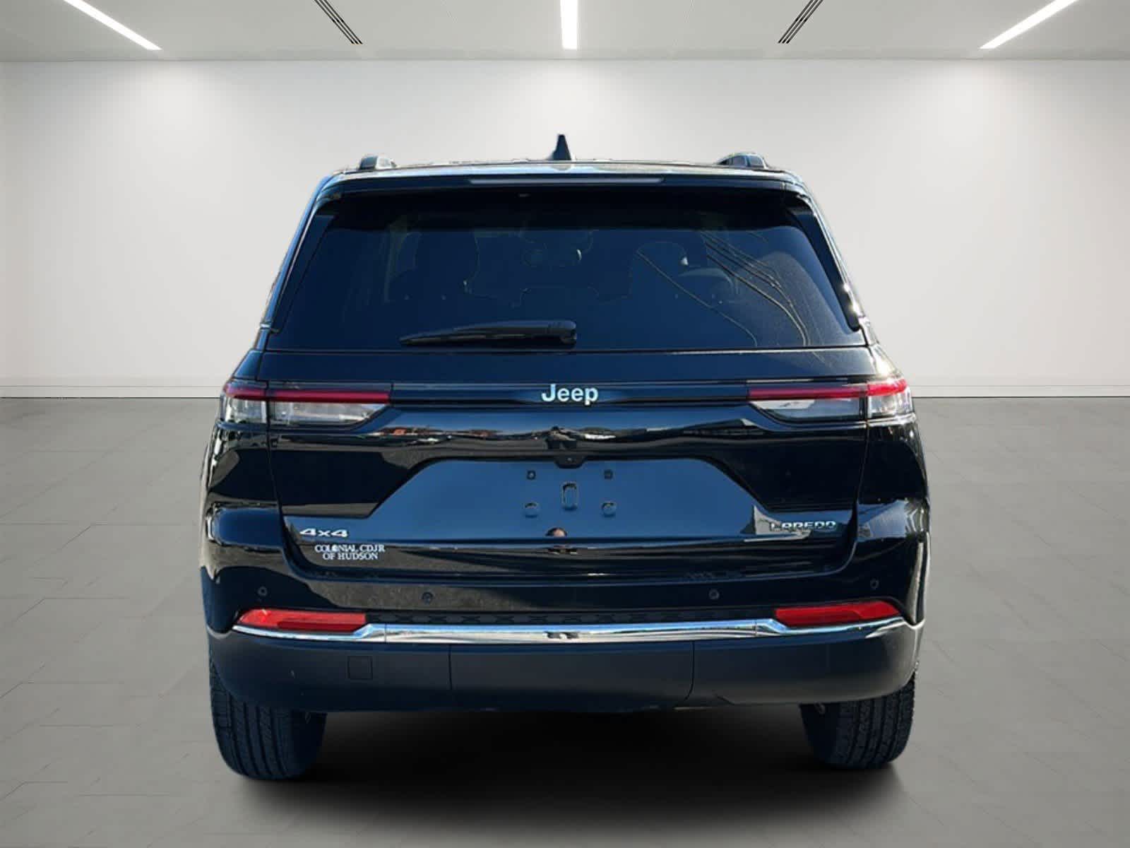 2023 Jeep Grand Cherokee Laredo 3