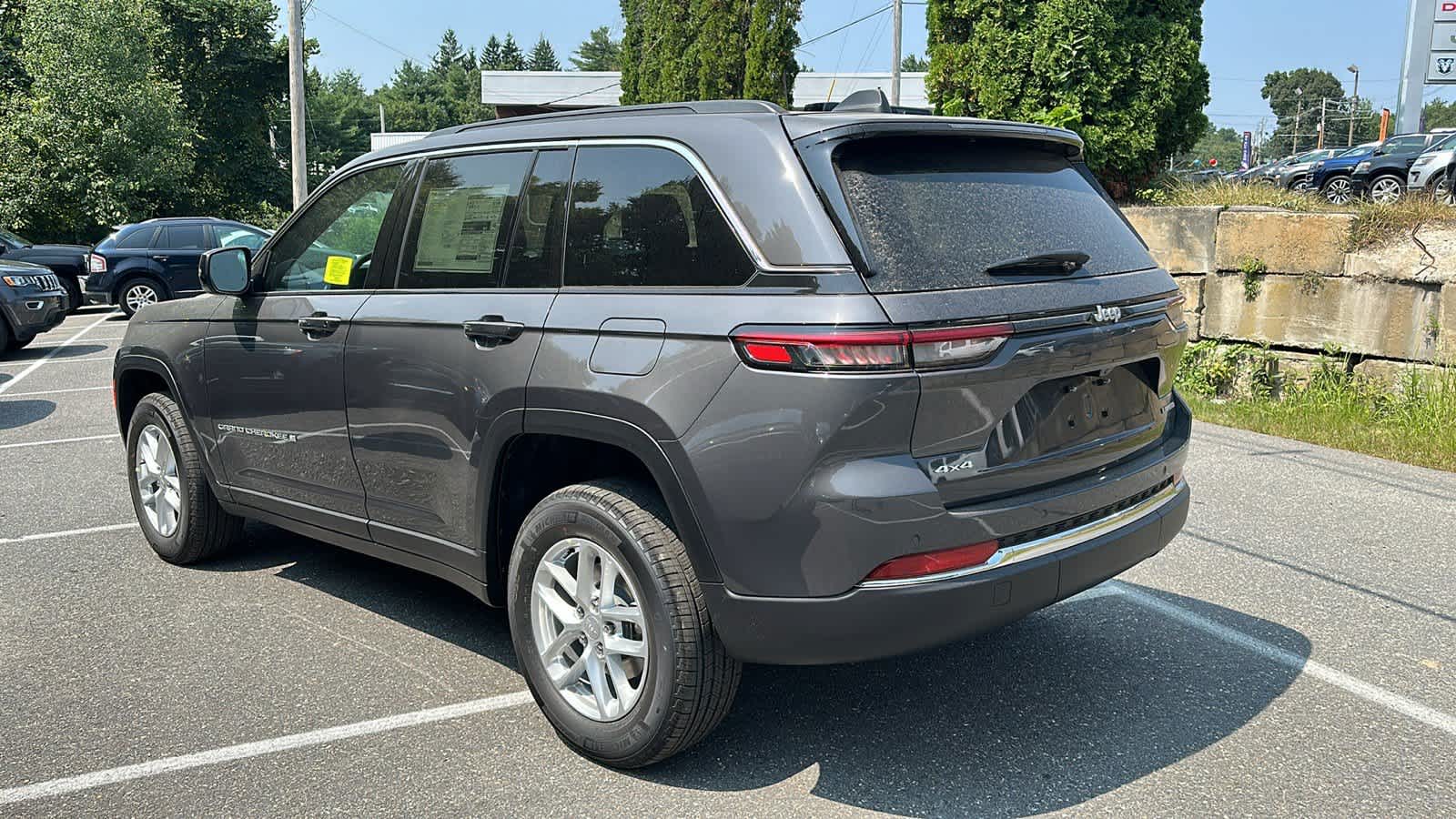 2024 Jeep Grand Cherokee Laredo X 2