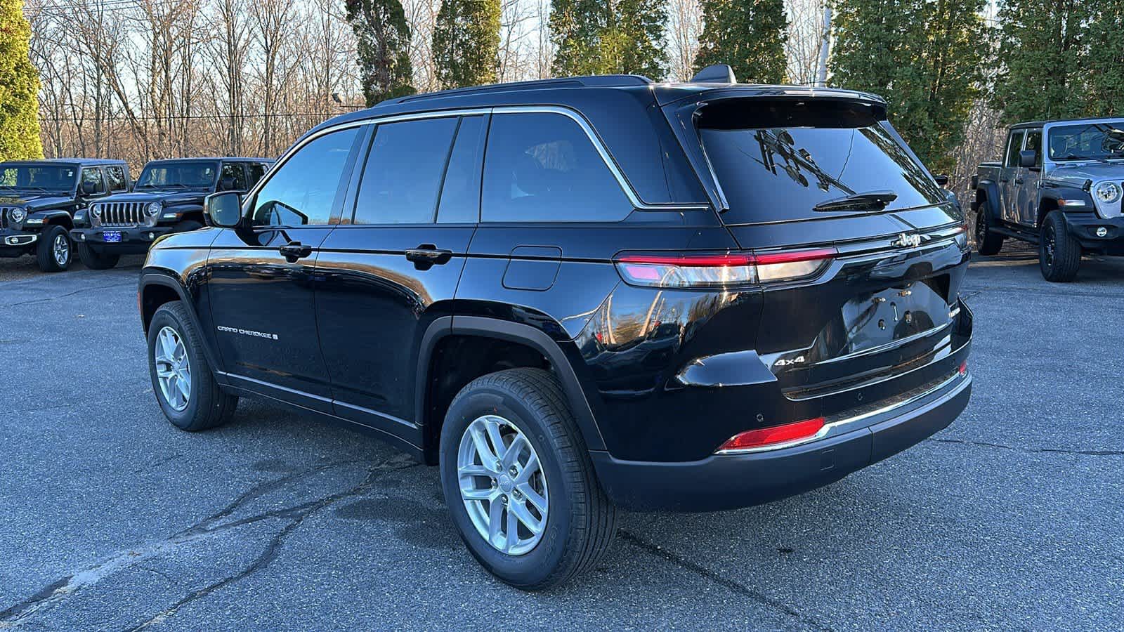 2025 Jeep Grand Cherokee Laredo X 2