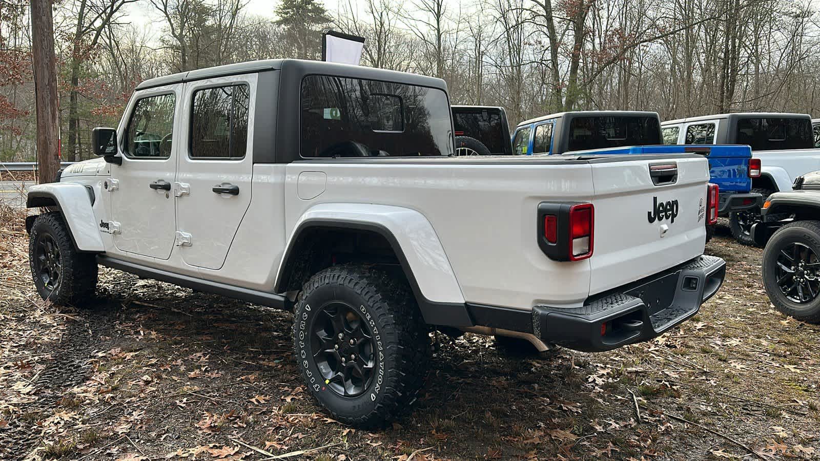 2023 Jeep Gladiator Willys 4x4 2