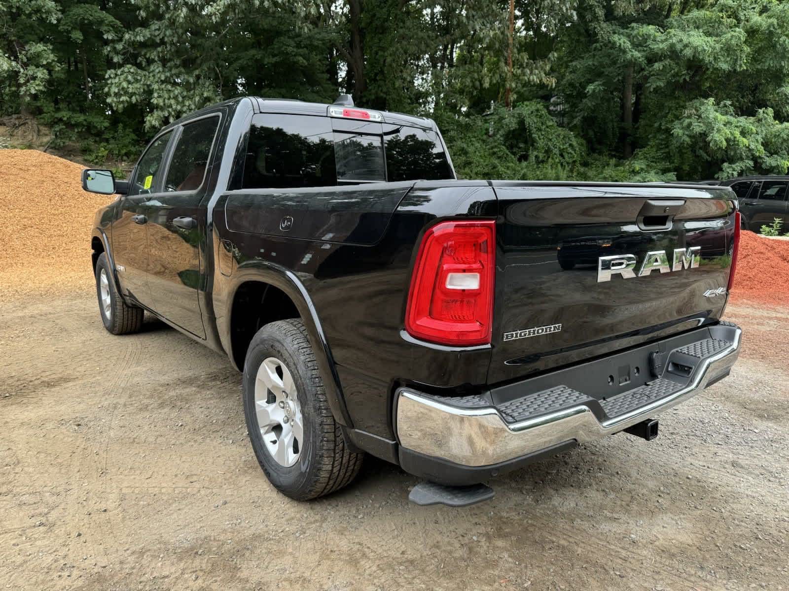 2025 Ram 1500 Big Horn 4x4 Crew Cab 57 Box 2