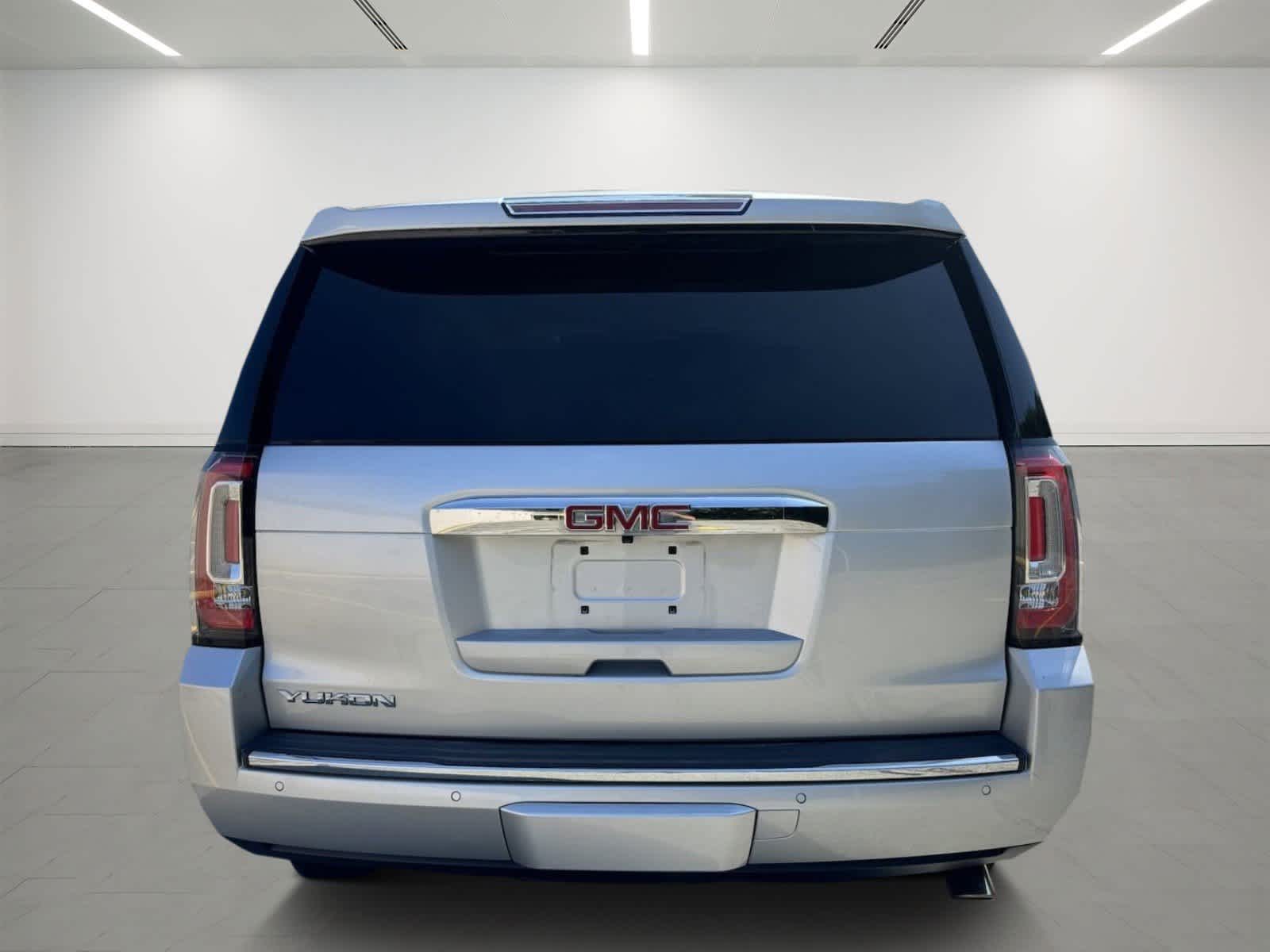 2017 GMC Yukon Denali 3