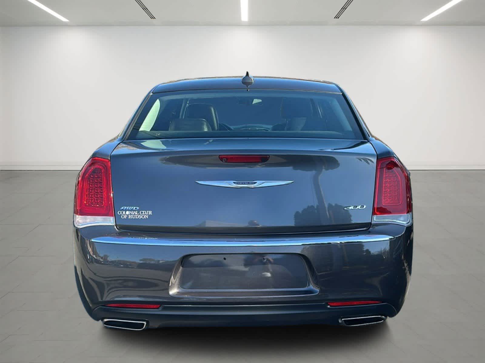 2019 Chrysler 300 Touring L 3