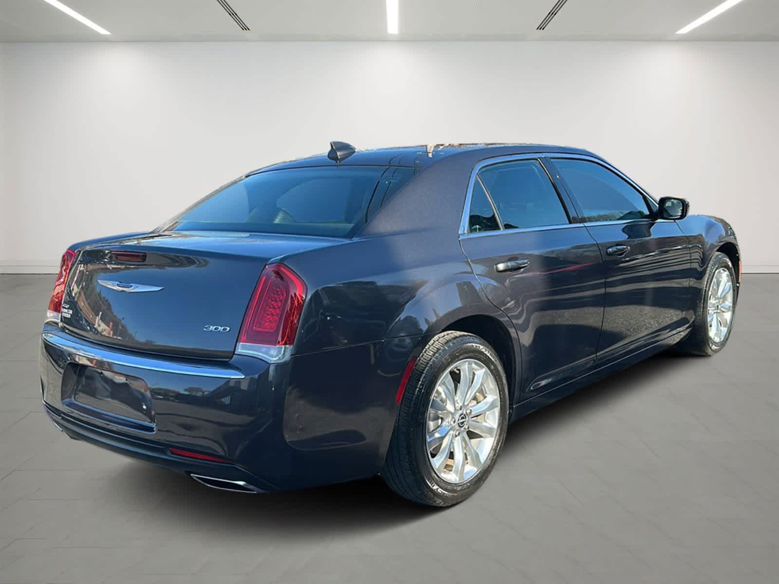 2019 Chrysler 300 Touring L 4