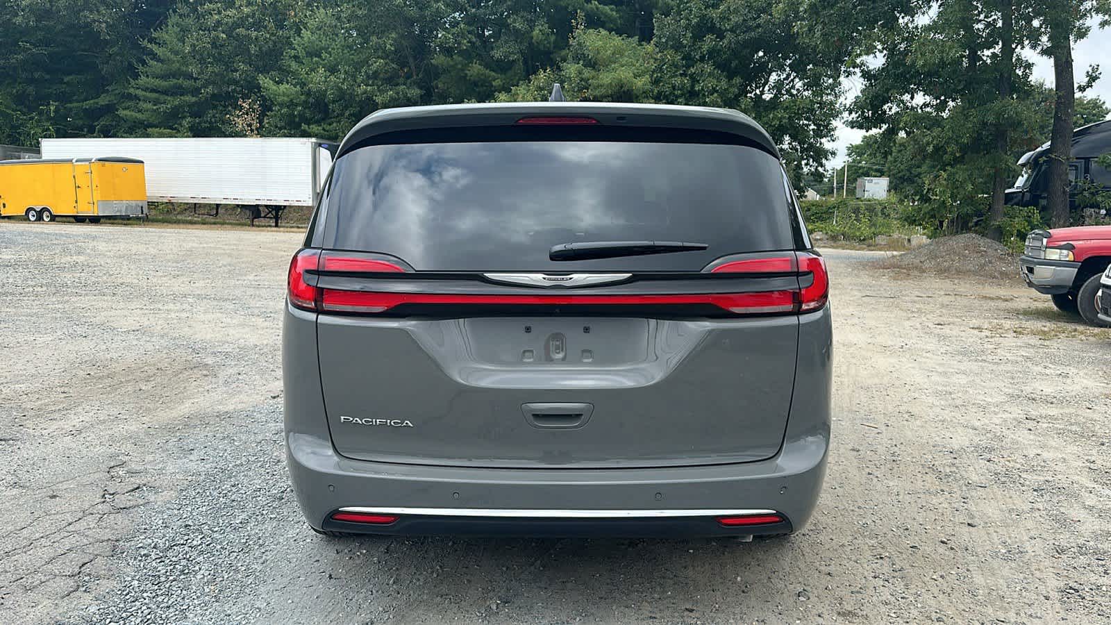 2024 Chrysler Pacifica Touring L 3