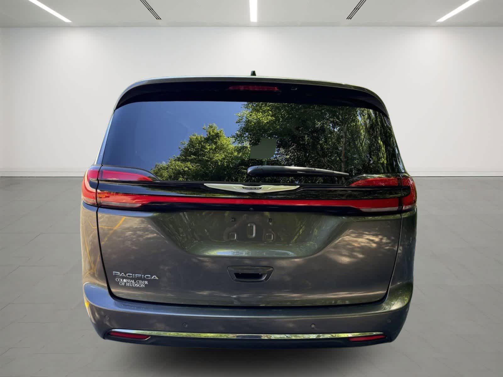 2023 Chrysler Pacifica Touring L 3