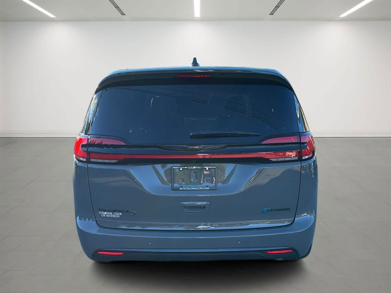 2022 Chrysler Pacifica Hybrid Touring L 3