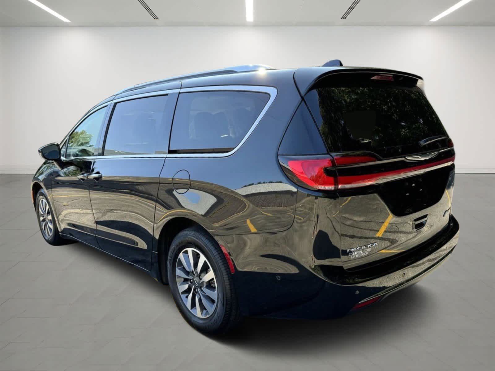 2021 Chrysler Pacifica Hybrid Touring L 2