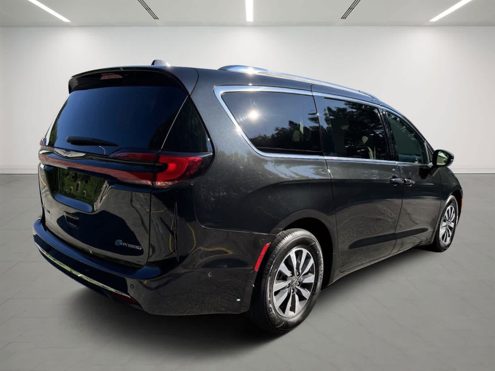 2021 Chrysler Pacifica Hybrid Touring L 4