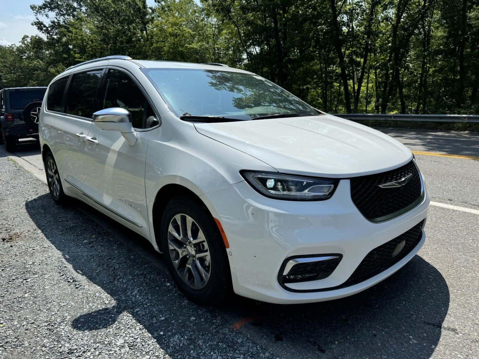 2024 Chrysler Pacifica Hybrid Pinnacle 5