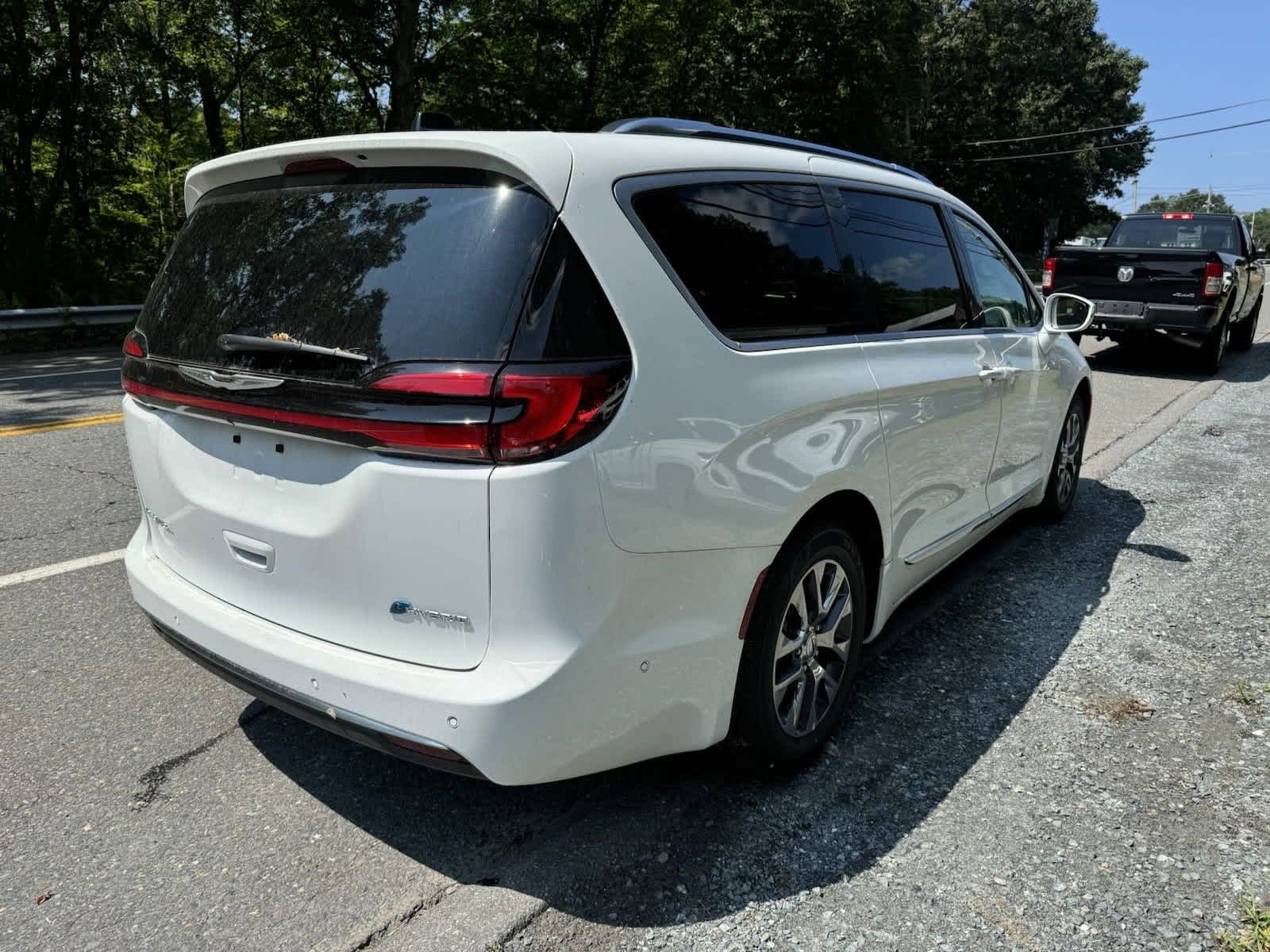 2024 Chrysler Pacifica Hybrid Pinnacle 4