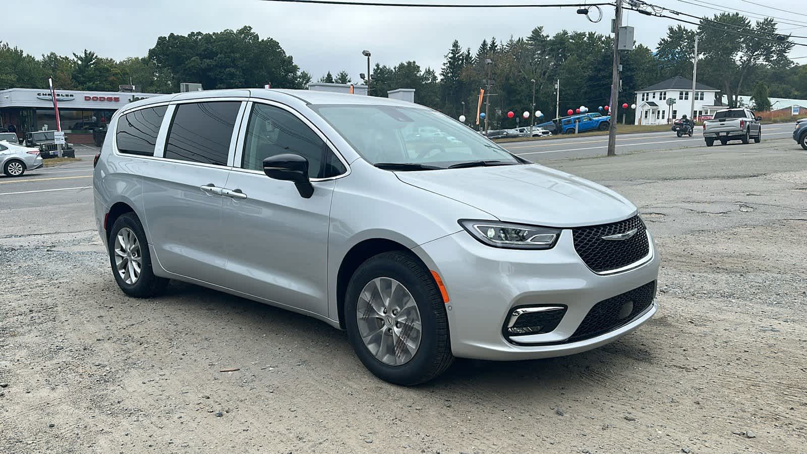 2024 Chrysler Pacifica Touring L 5