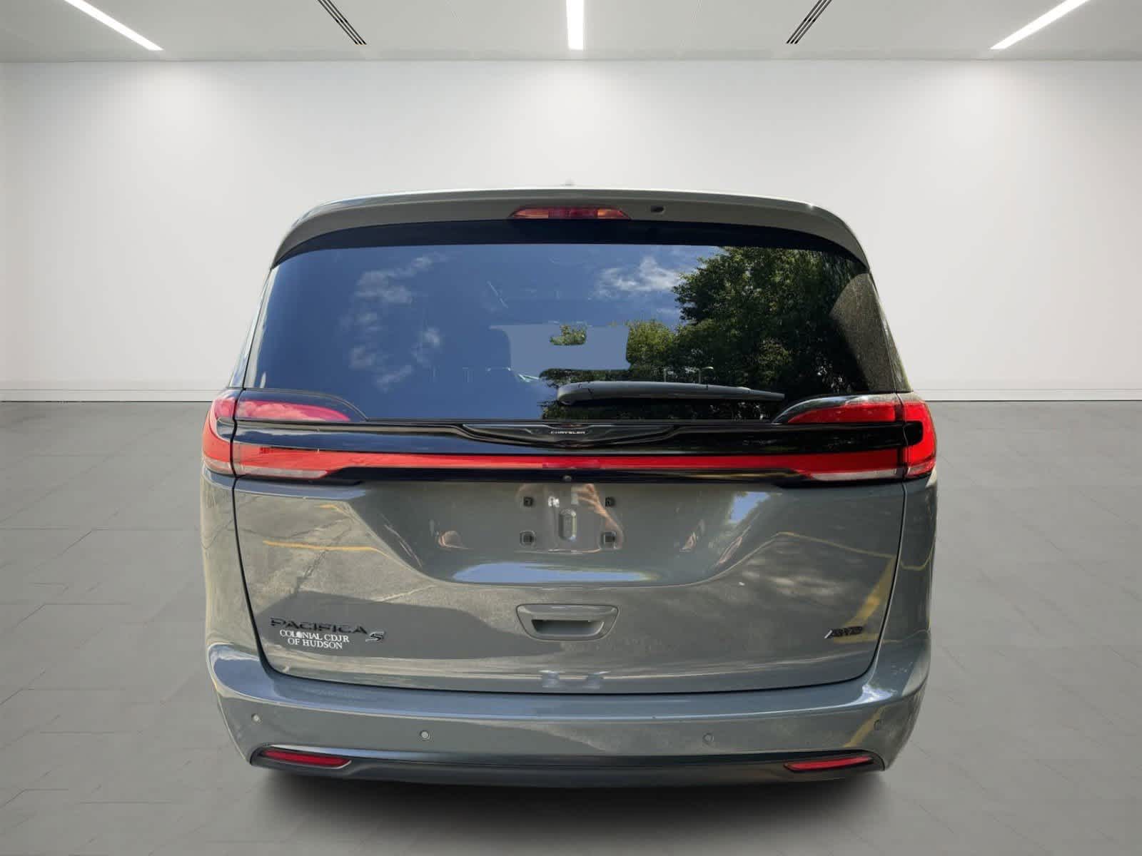 2022 Chrysler Pacifica Touring L 3