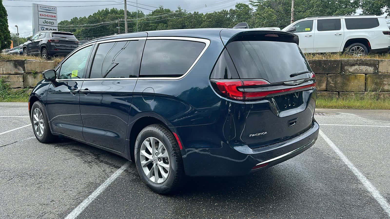 2024 Chrysler Pacifica Touring L 2