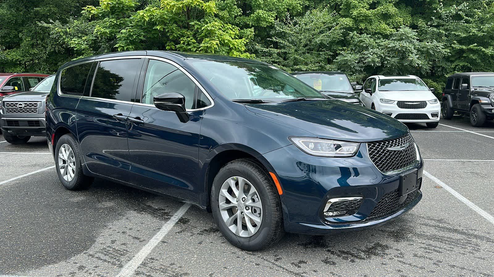 2024 Chrysler Pacifica Touring L 5