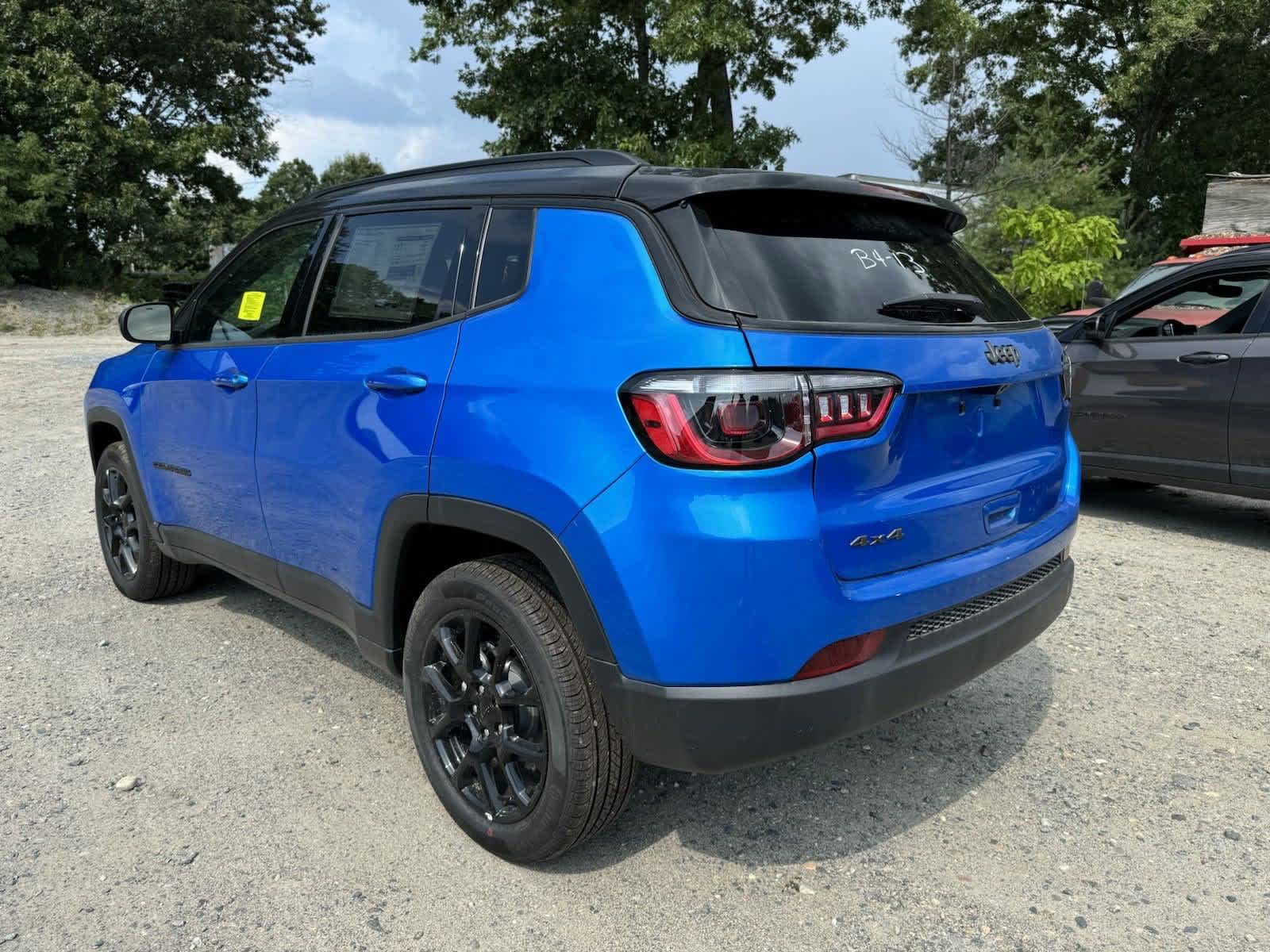 2024 Jeep Compass Latitude 2