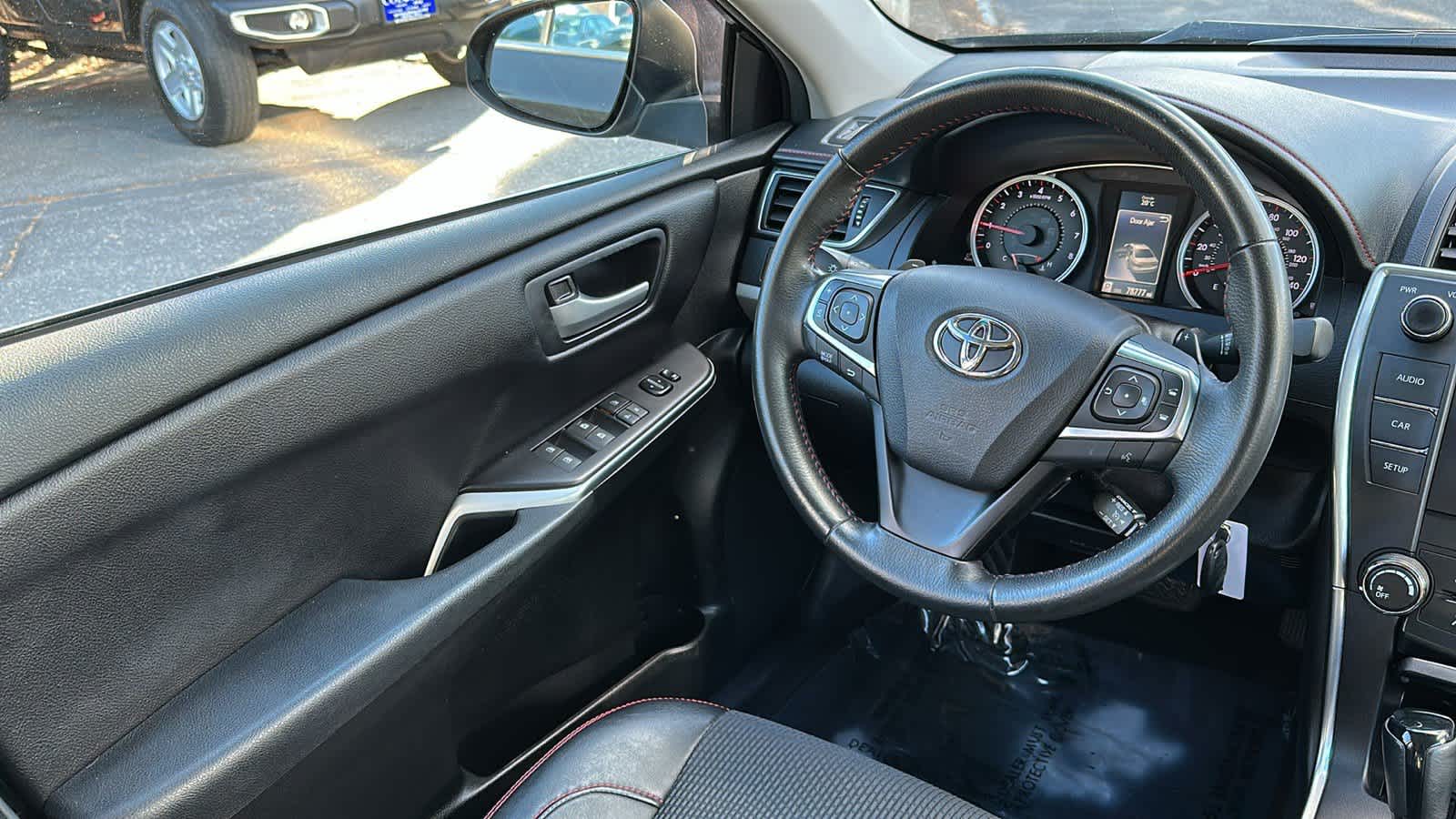 2017 Toyota Camry SE 21