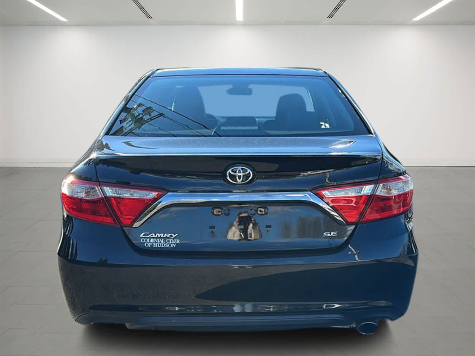 2017 Toyota Camry SE 3