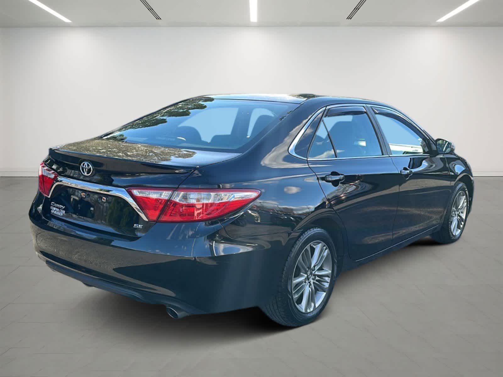 2017 Toyota Camry SE 4