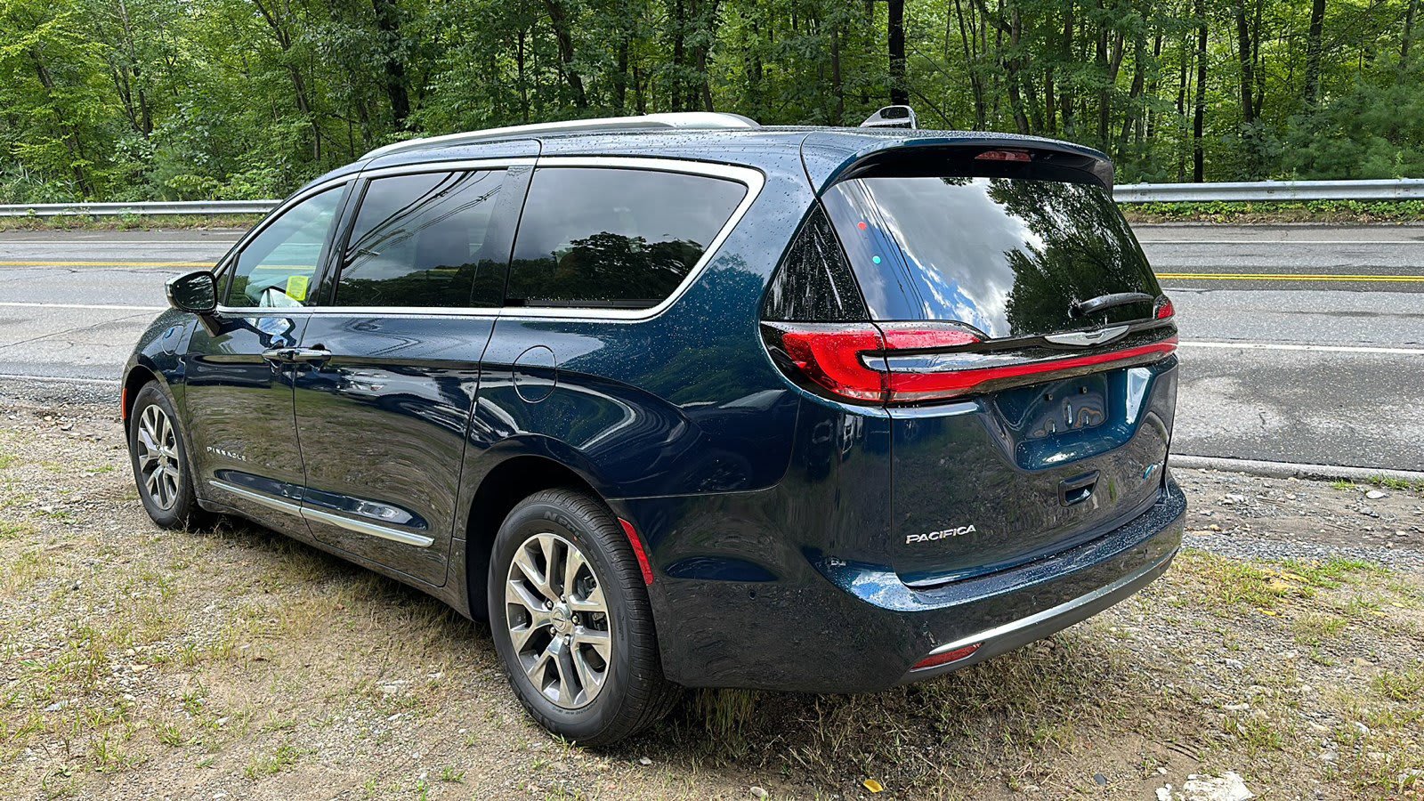 2023 Chrysler Pacifica Hybrid Pinnacle 2