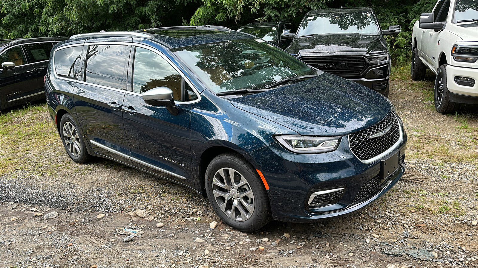 2023 Chrysler Pacifica Hybrid Pinnacle 5