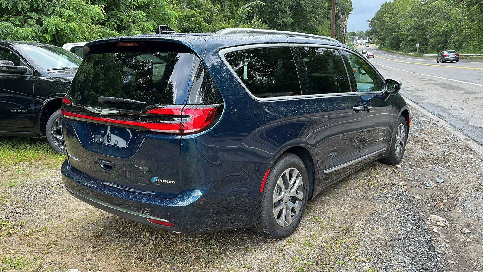 2023 Chrysler Pacifica Hybrid Pinnacle 4