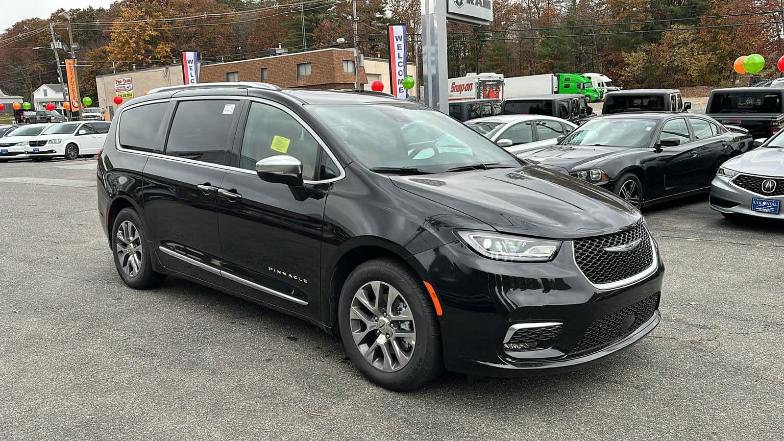 2023 Chrysler Pacifica Hybrid Pinnacle 5