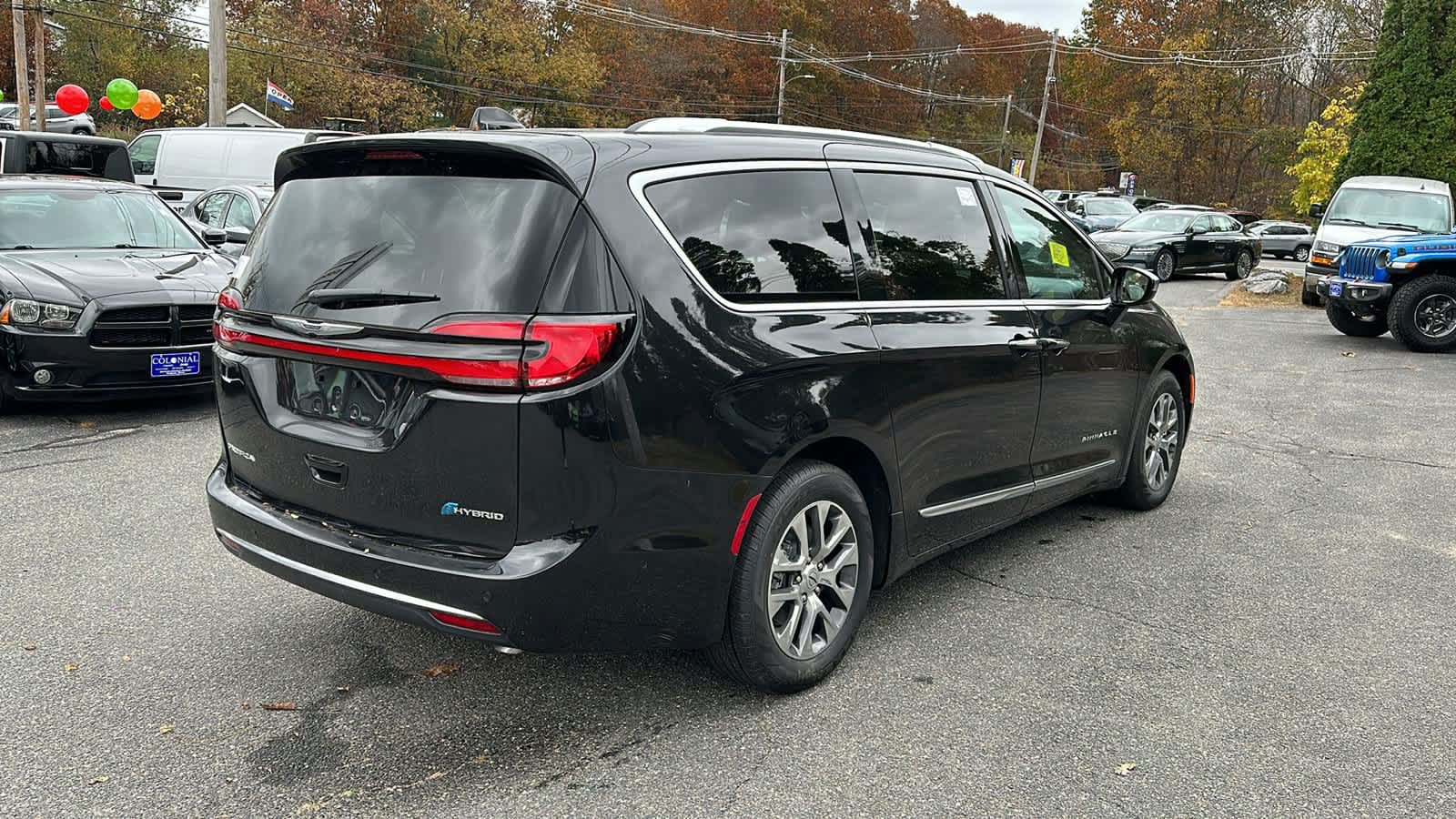 2023 Chrysler Pacifica Hybrid Pinnacle 4