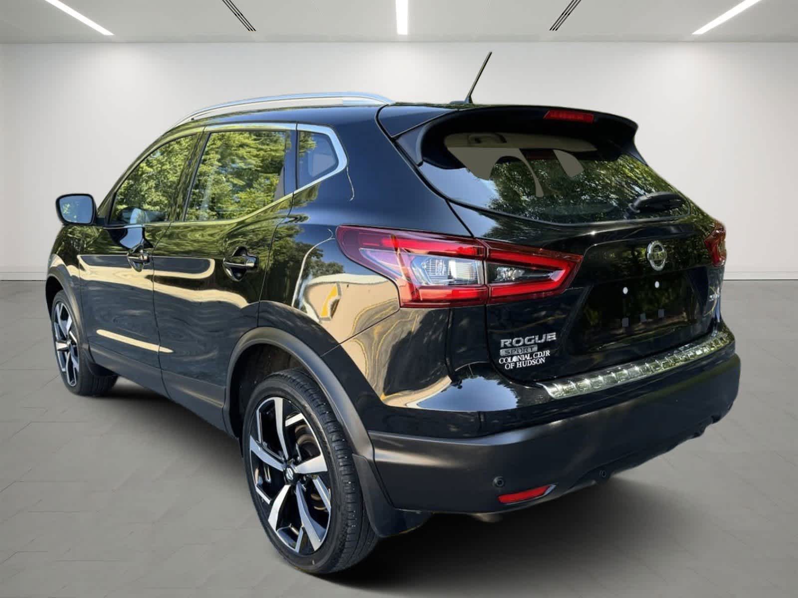 2022 Nissan Rogue Sport SL 2