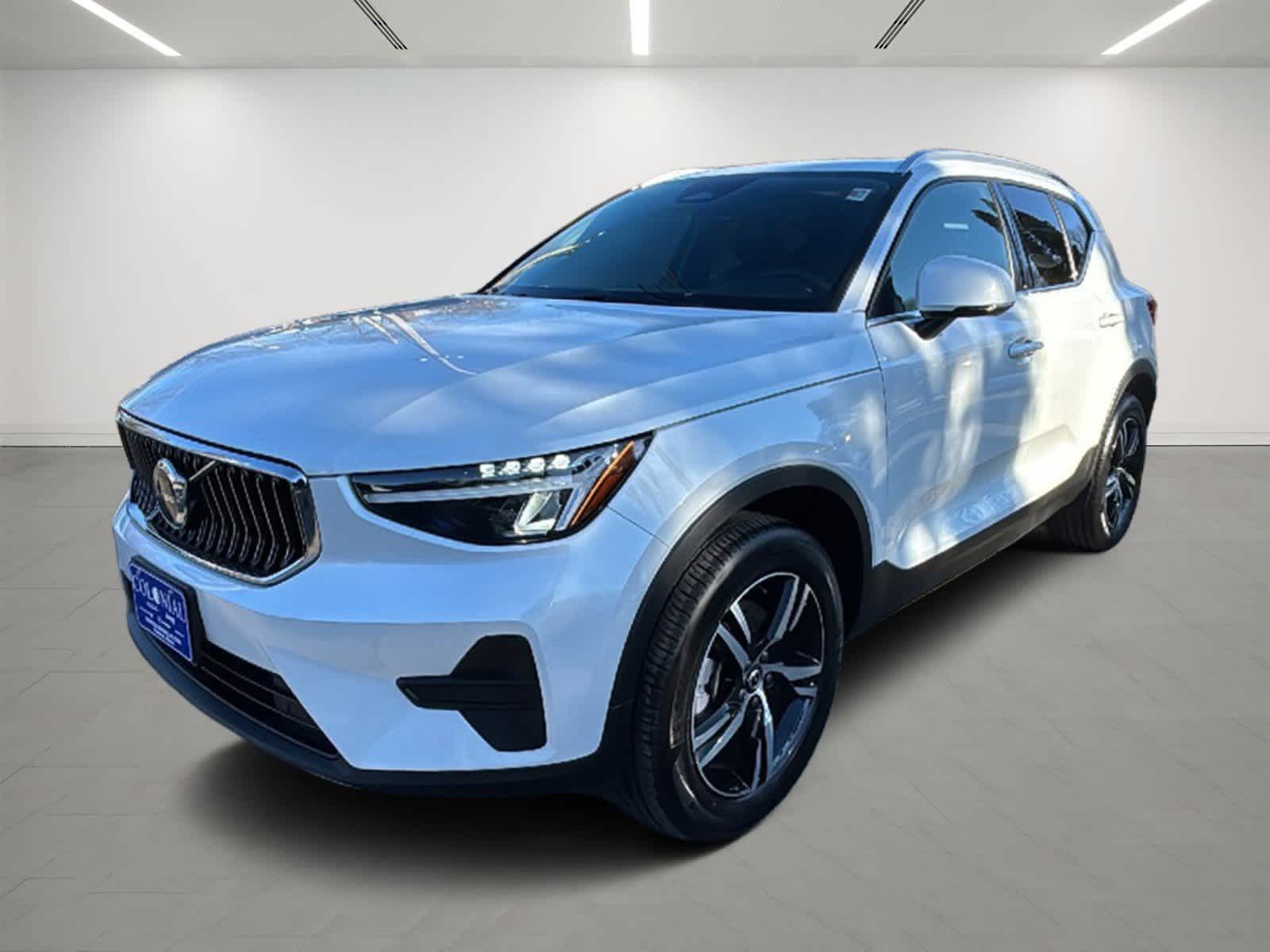 2025 Volvo XC40 B5 Core Bright Theme AWD