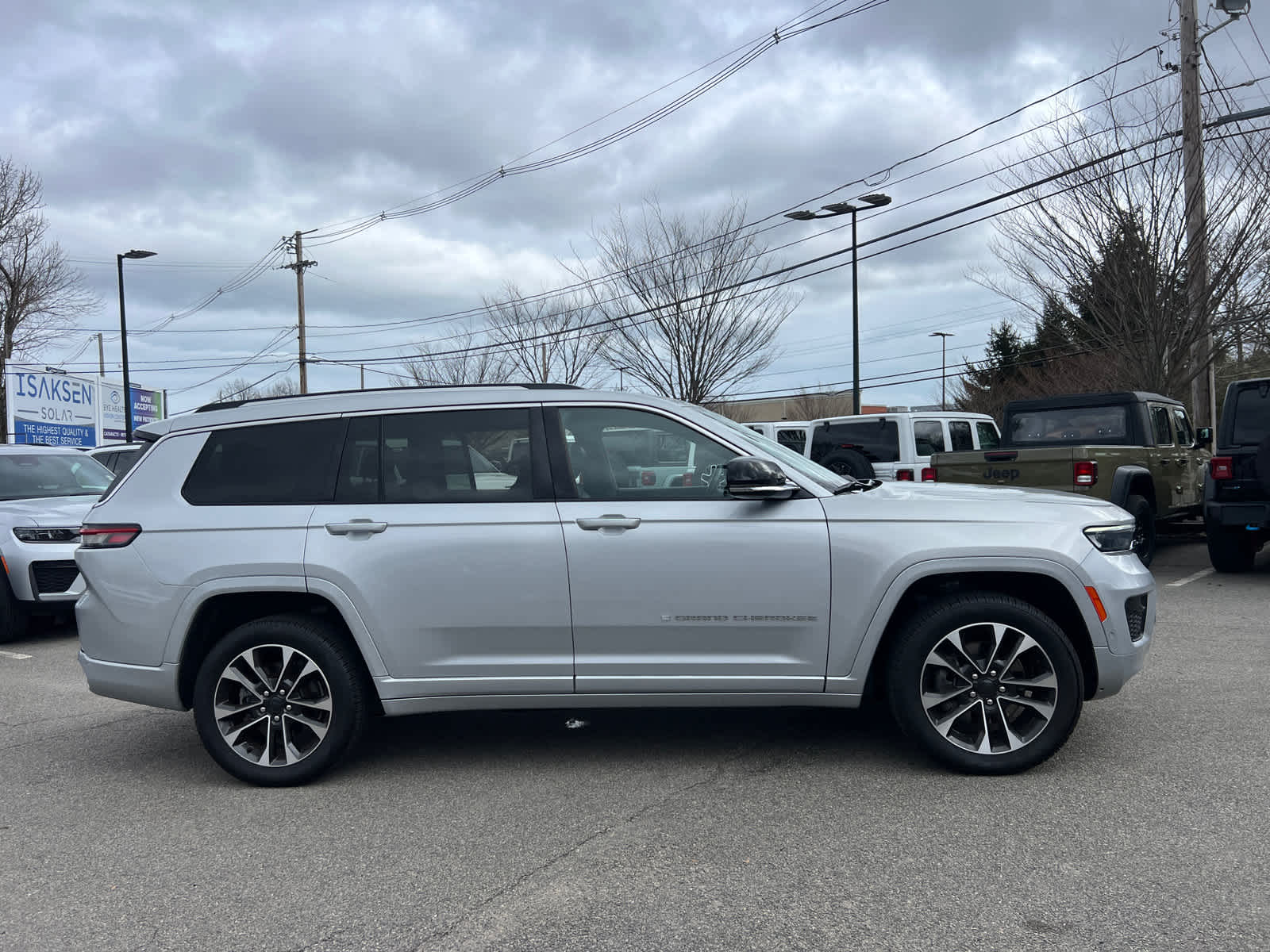 View vehicle photo 7