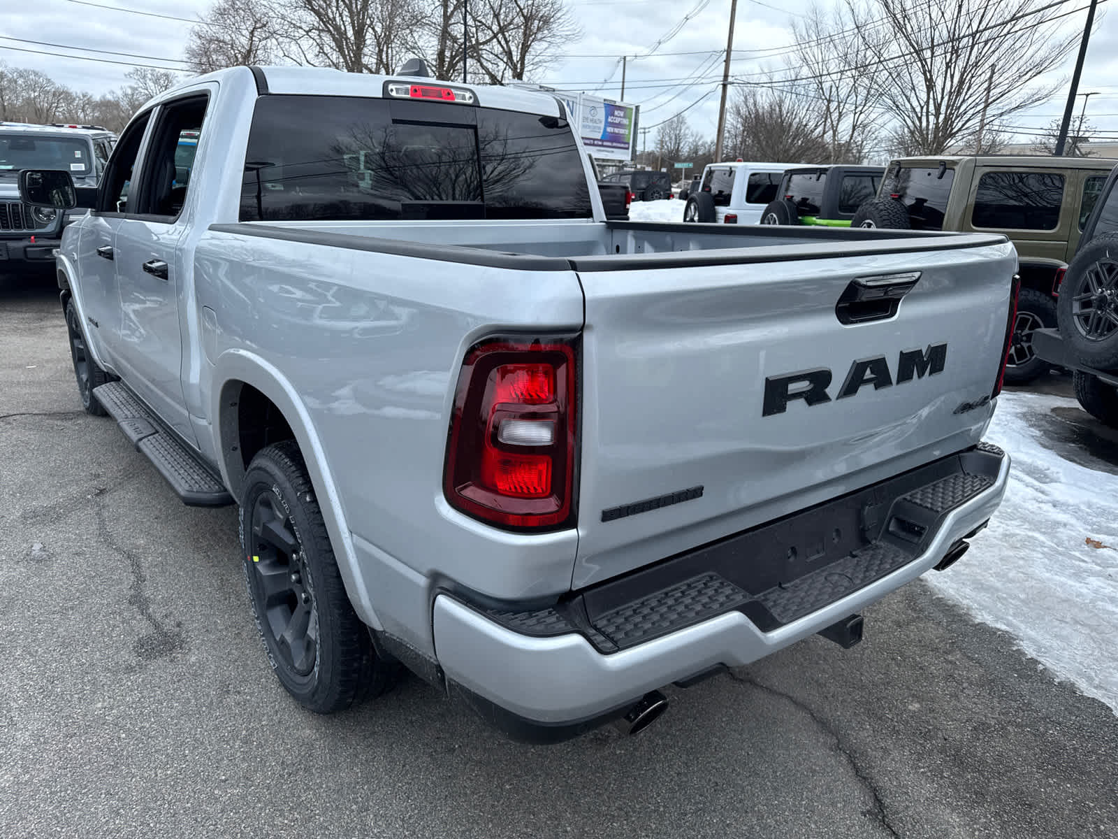 View vehicle photo 4