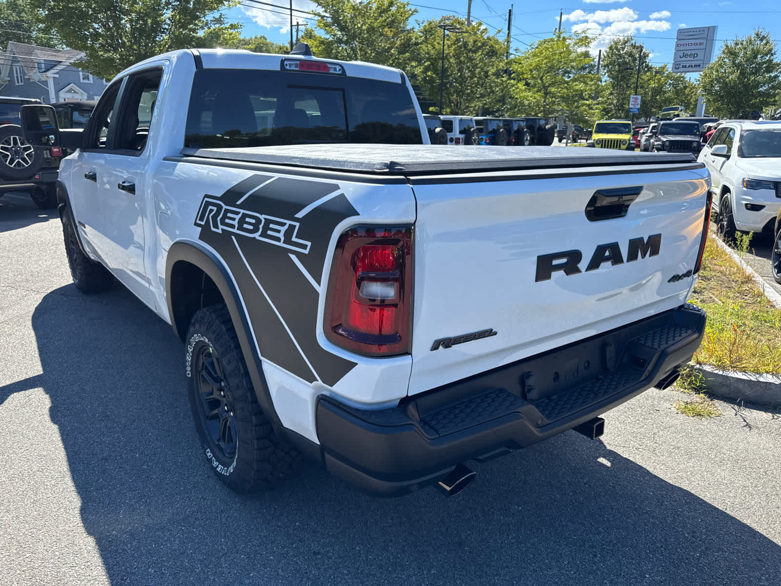 View vehicle photo 4