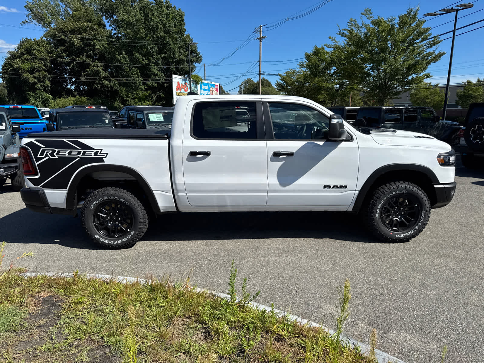 View vehicle photo 7
