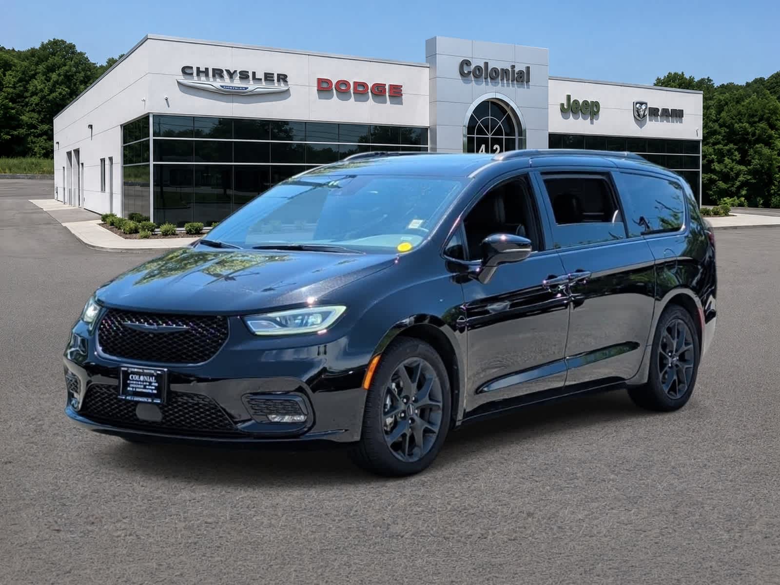 Diamond Black Crystal Pearlcoat 2025 Chrysler Pacifica Minivan Front-Wheel Drive 9-Speed Automatic