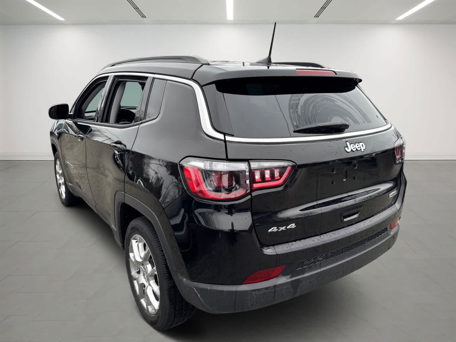 View vehicle photo 4