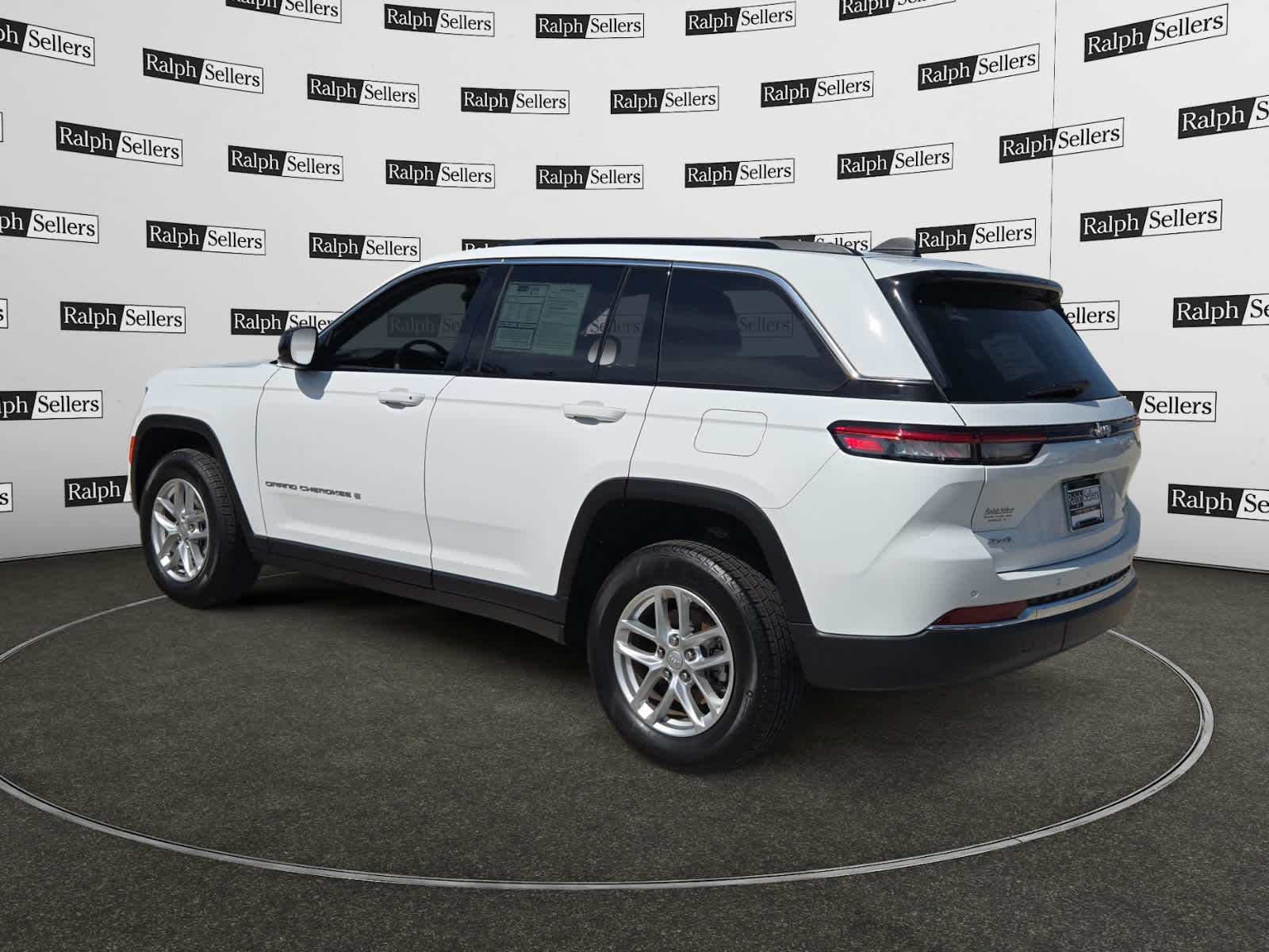 View vehicle photo 4