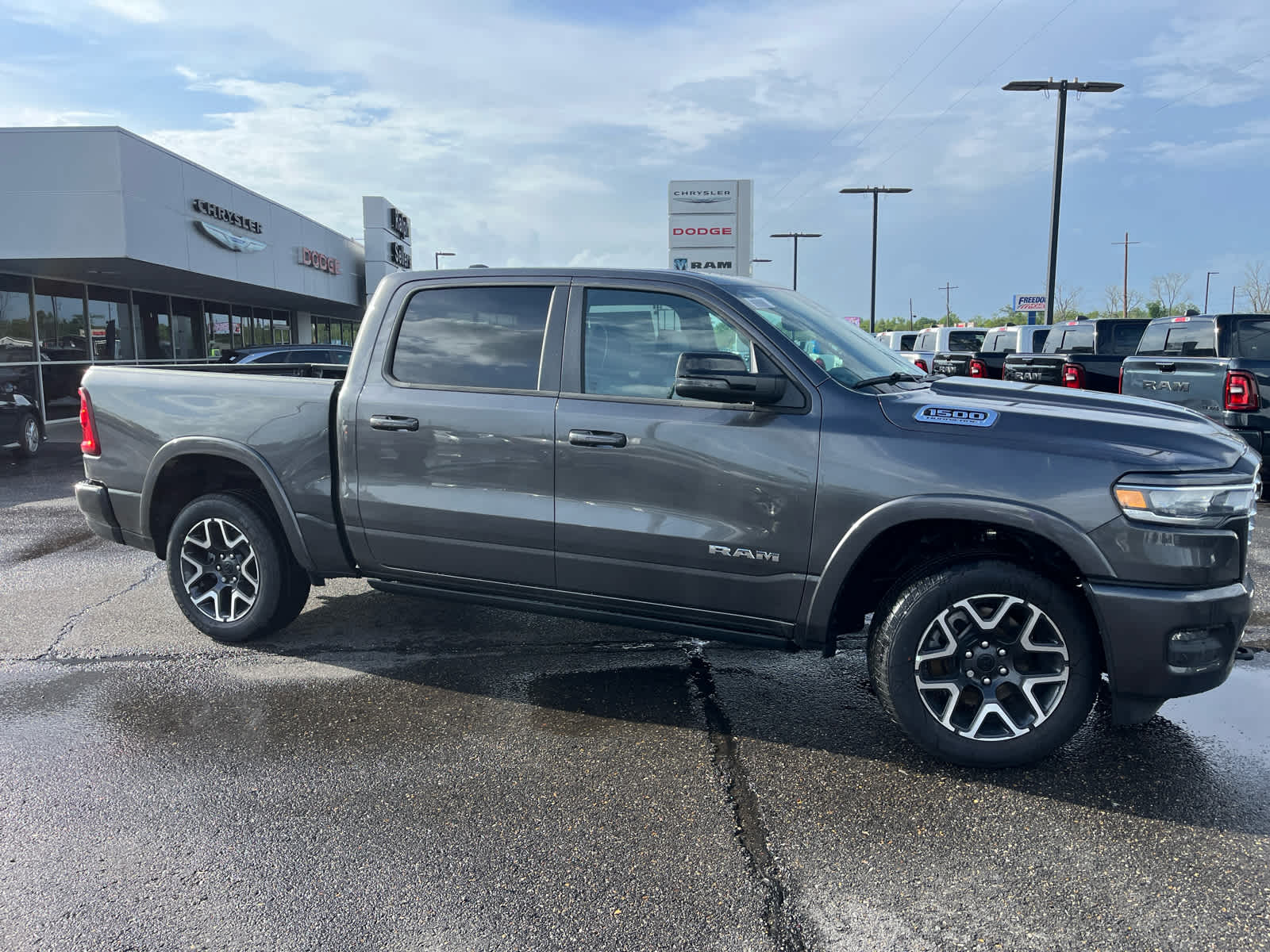 View vehicle photo 4