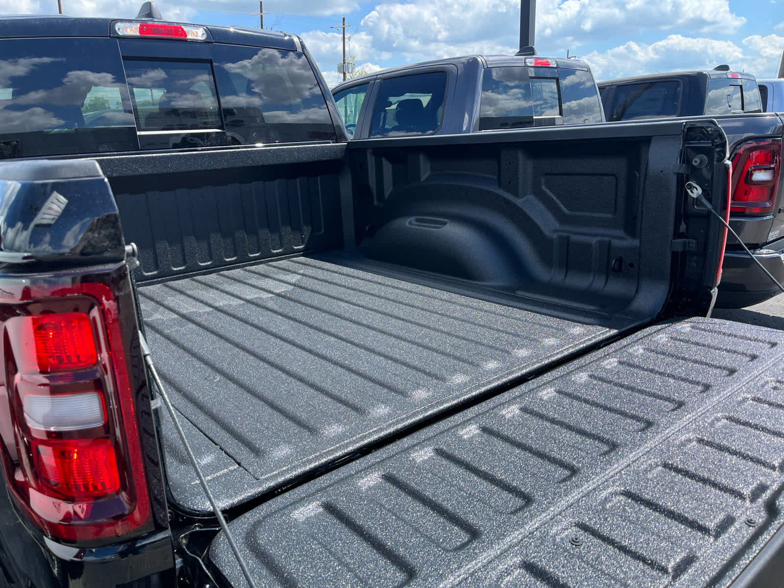 View vehicle photo 7